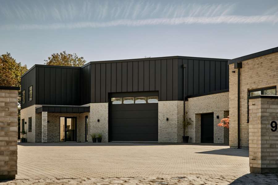 Newly built house in Esbjerg with black steel profile façade cladding